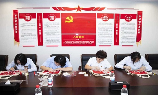 張家灣鎮(zhèn)黨群工作辦公室與集團(tuán)公司 聯(lián)合舉辦“巧手拓印 喜迎國(guó)慶”主題活動(dòng)